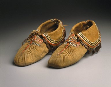 traditional cherokee moccasins